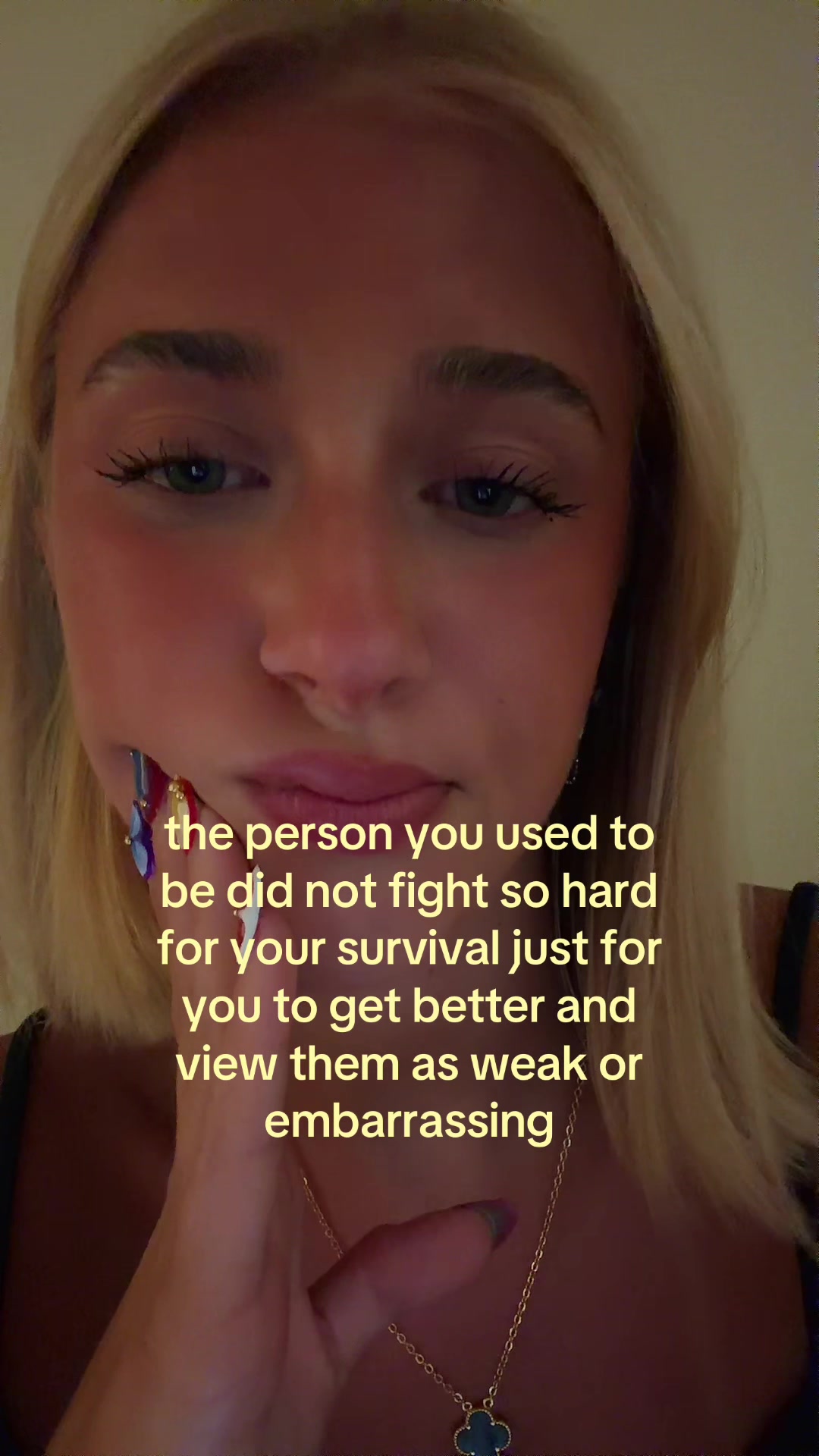 @theelliebarker