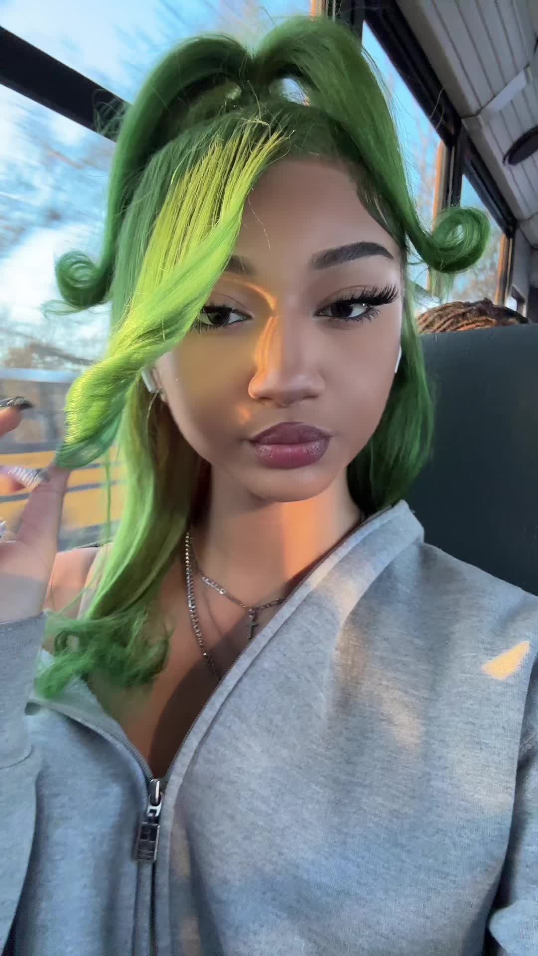 @Jazelle🍭