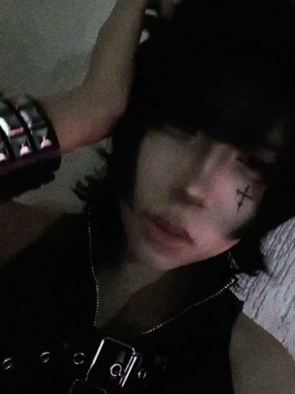 @愛  𝕯𝔢𝔪𝔦𝔞𝔫