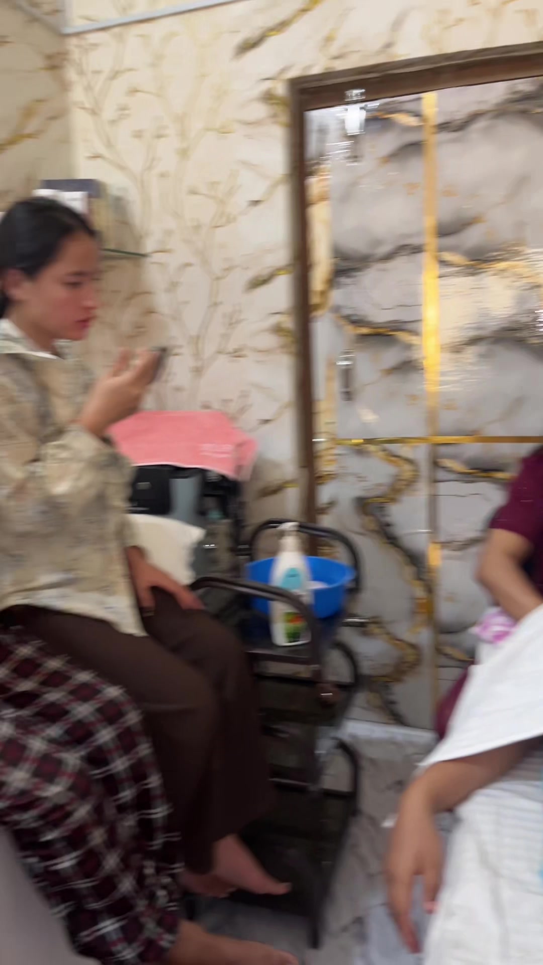 @LGR Beauty parlour