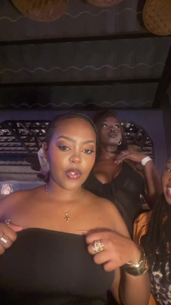 @lindseywangari