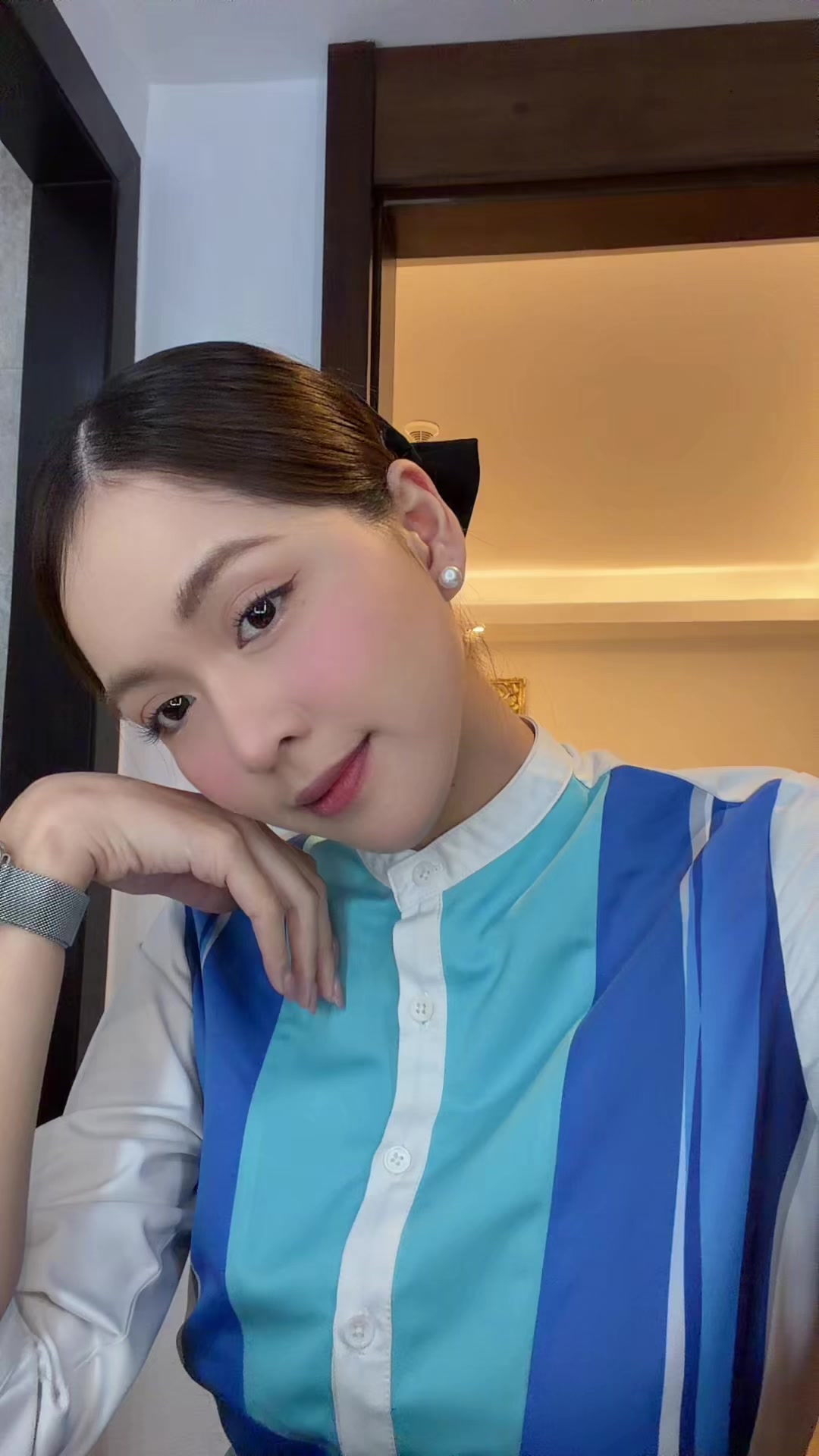 @。◕‿◕。