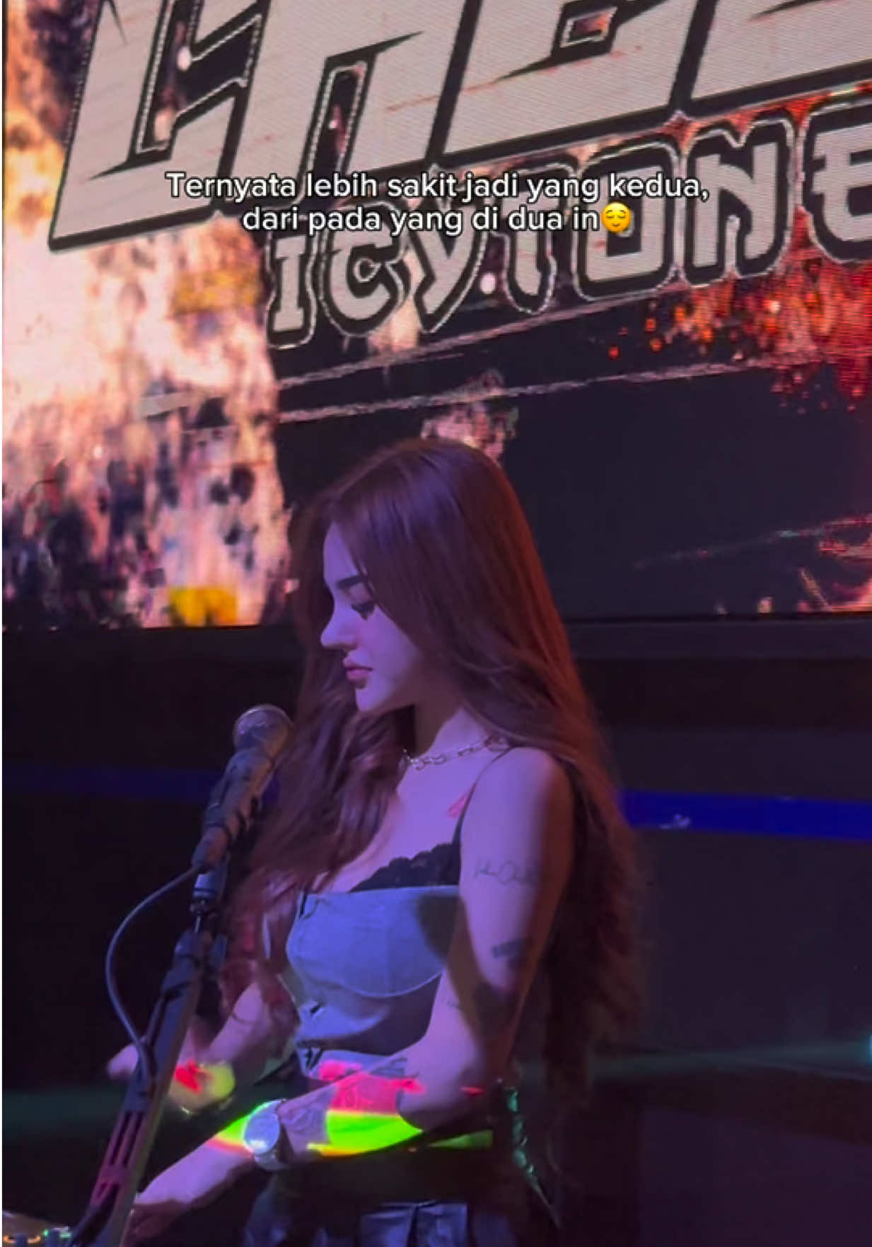 @𝐂𝐇𝐄𝐋𝐋𝐎𝐖💋
