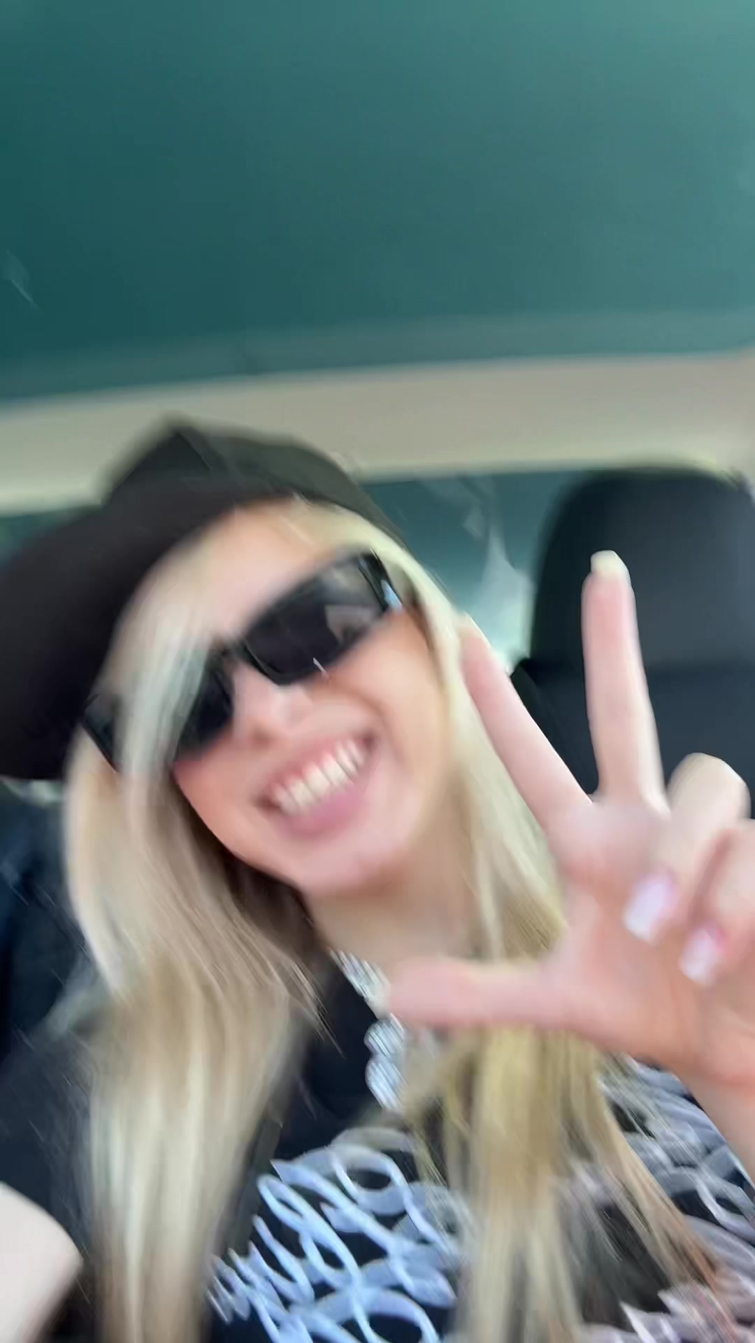@lizzitak