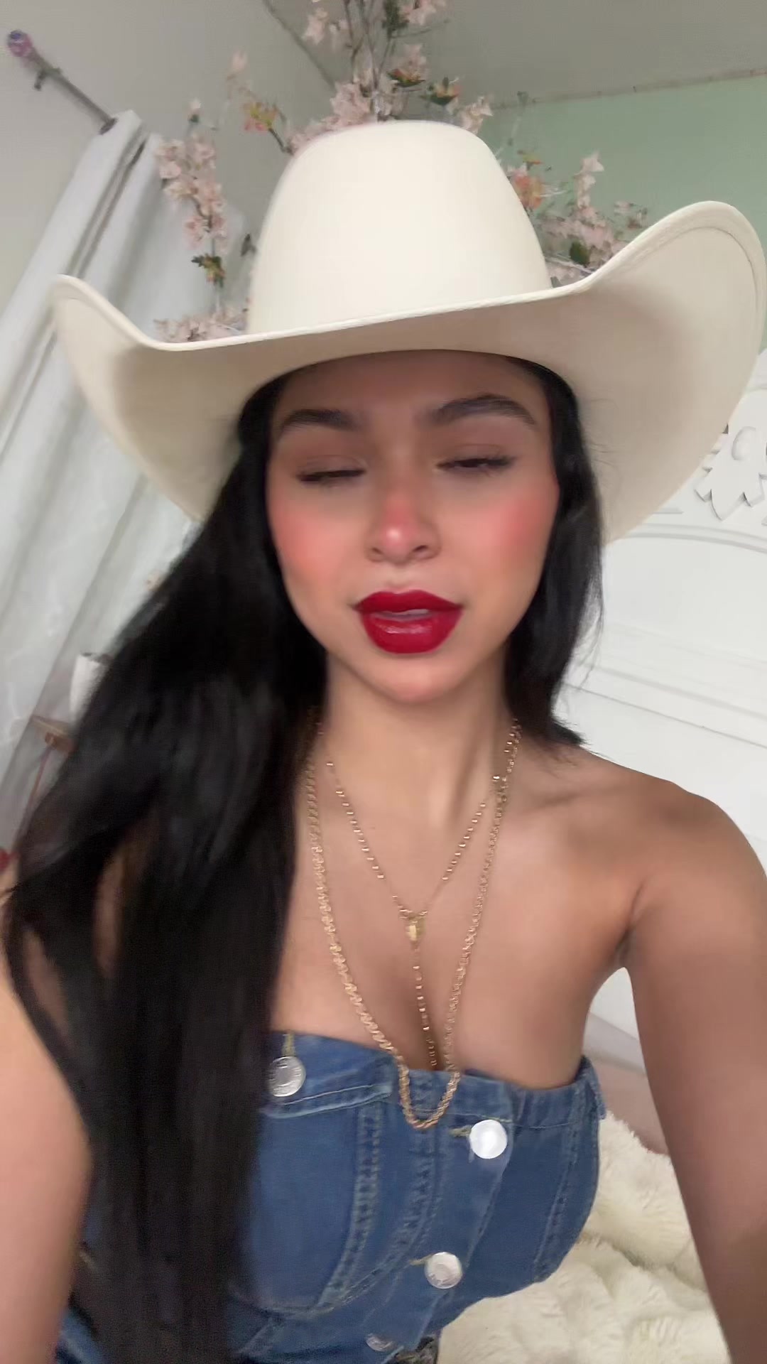 @crystalnevarez_