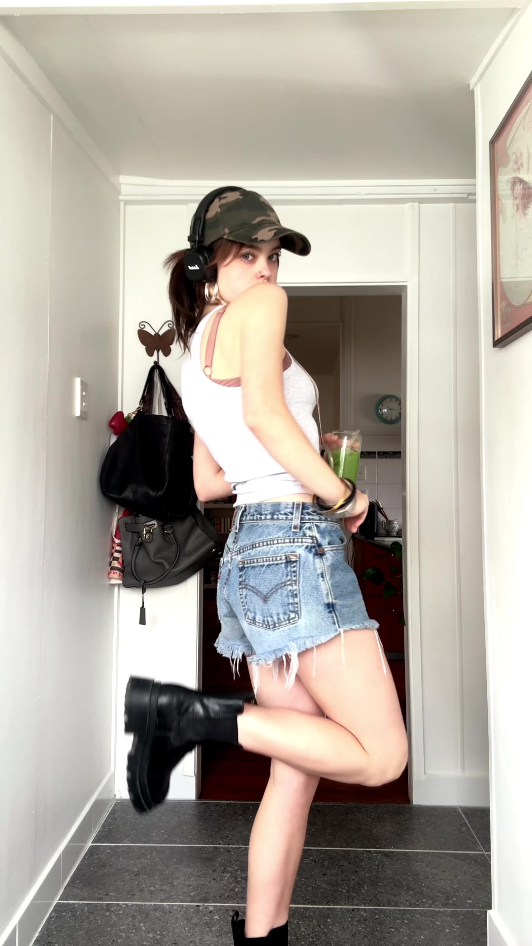 @bella