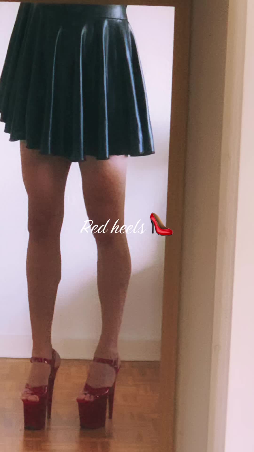 @Christina_Heaven 👠🖤
