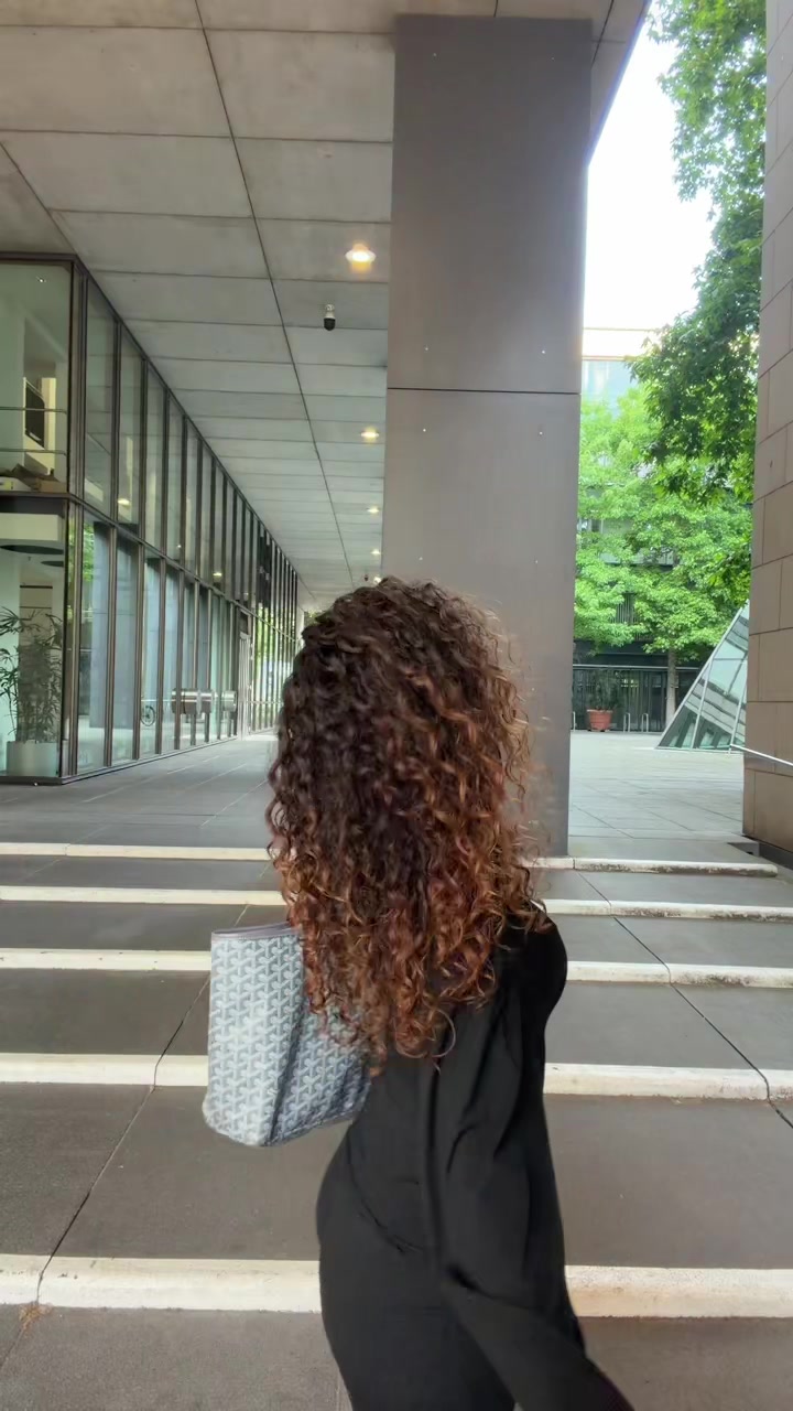 @noùr
