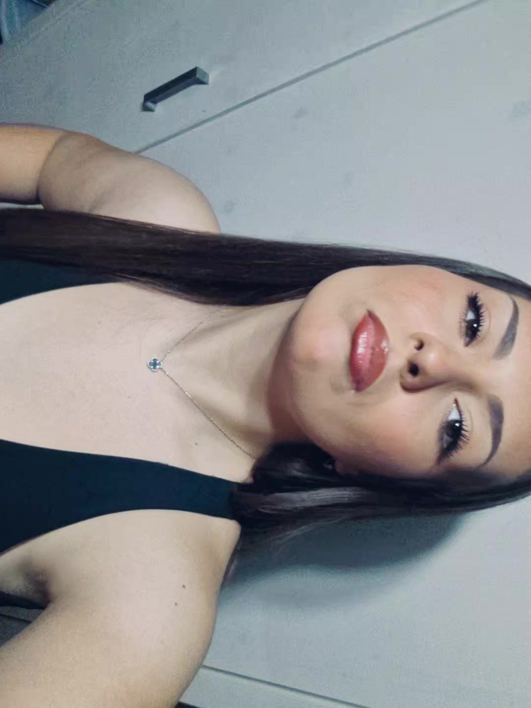 @🫦