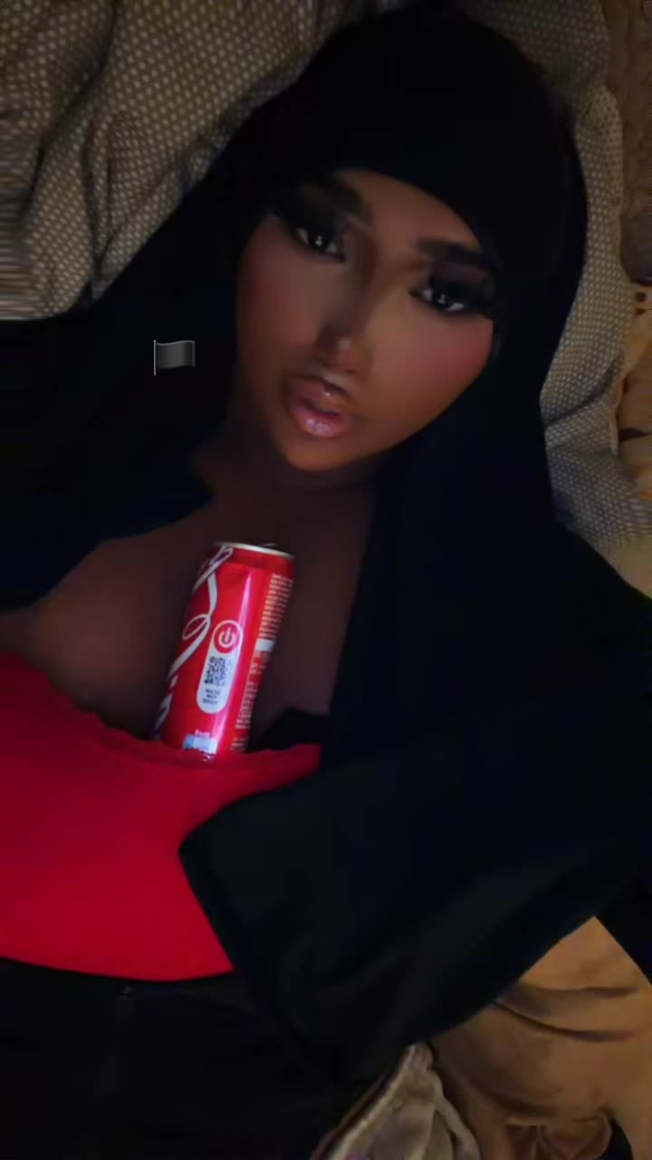 @🫦