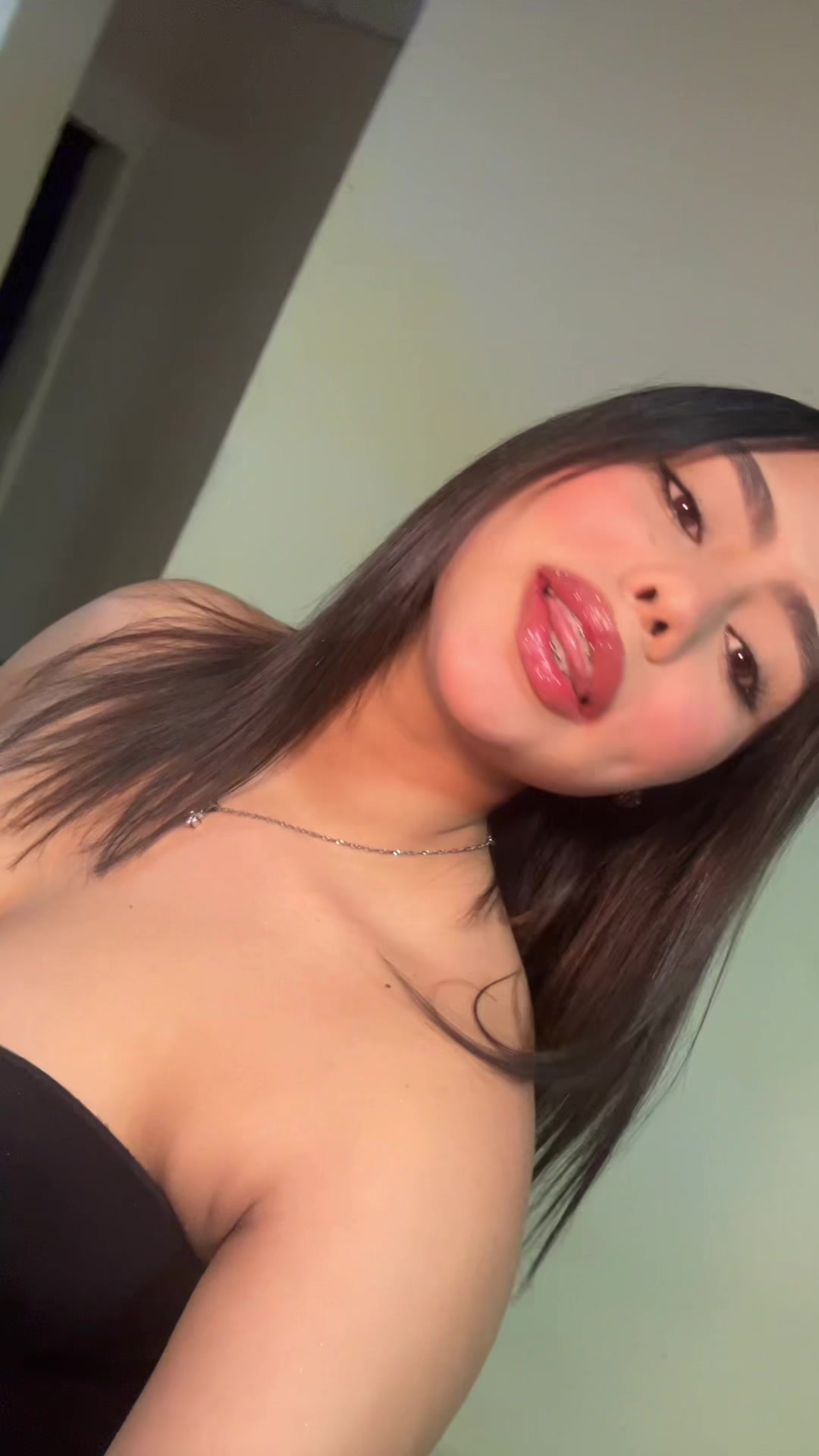 @Vickymedina
