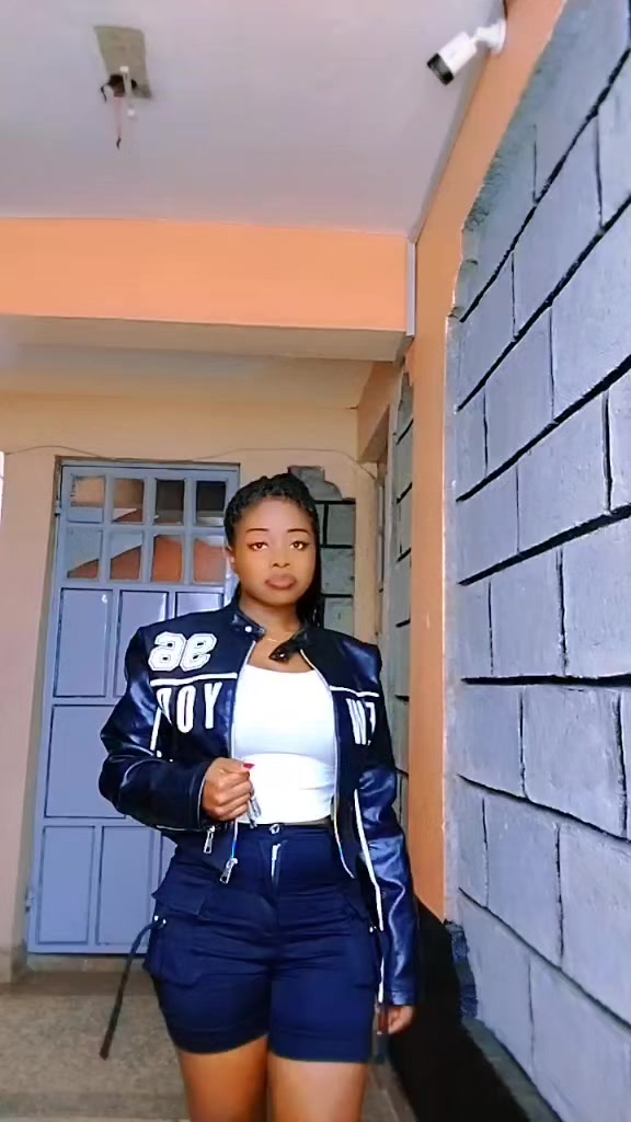 @SHANIZ KELLY