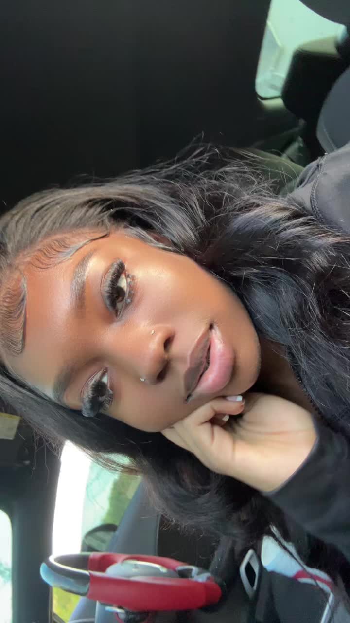 @Shaniyaalexis ✰