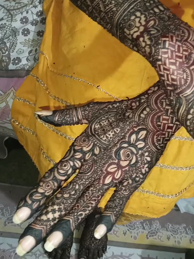 @Mehndi design by Nabahat