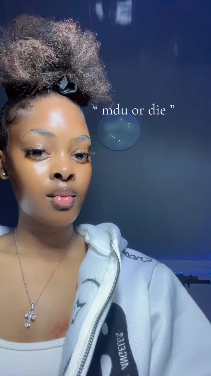 @🐼