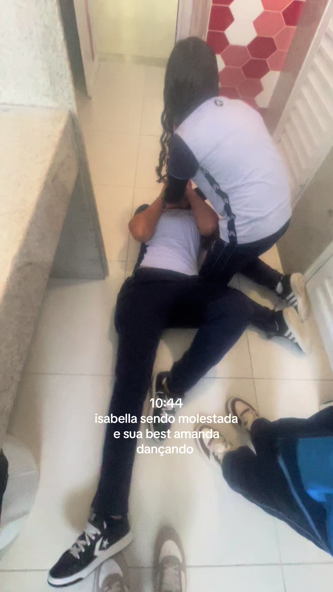 @o que a Isabella est&aacute; fazendo