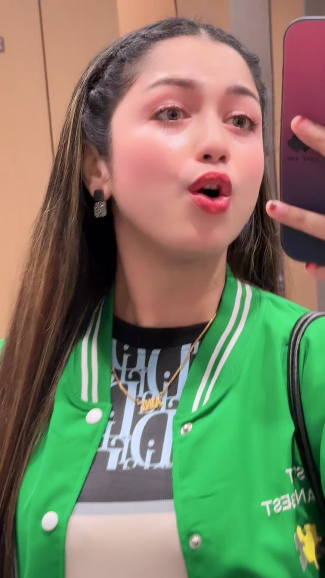 @Misz_Aini