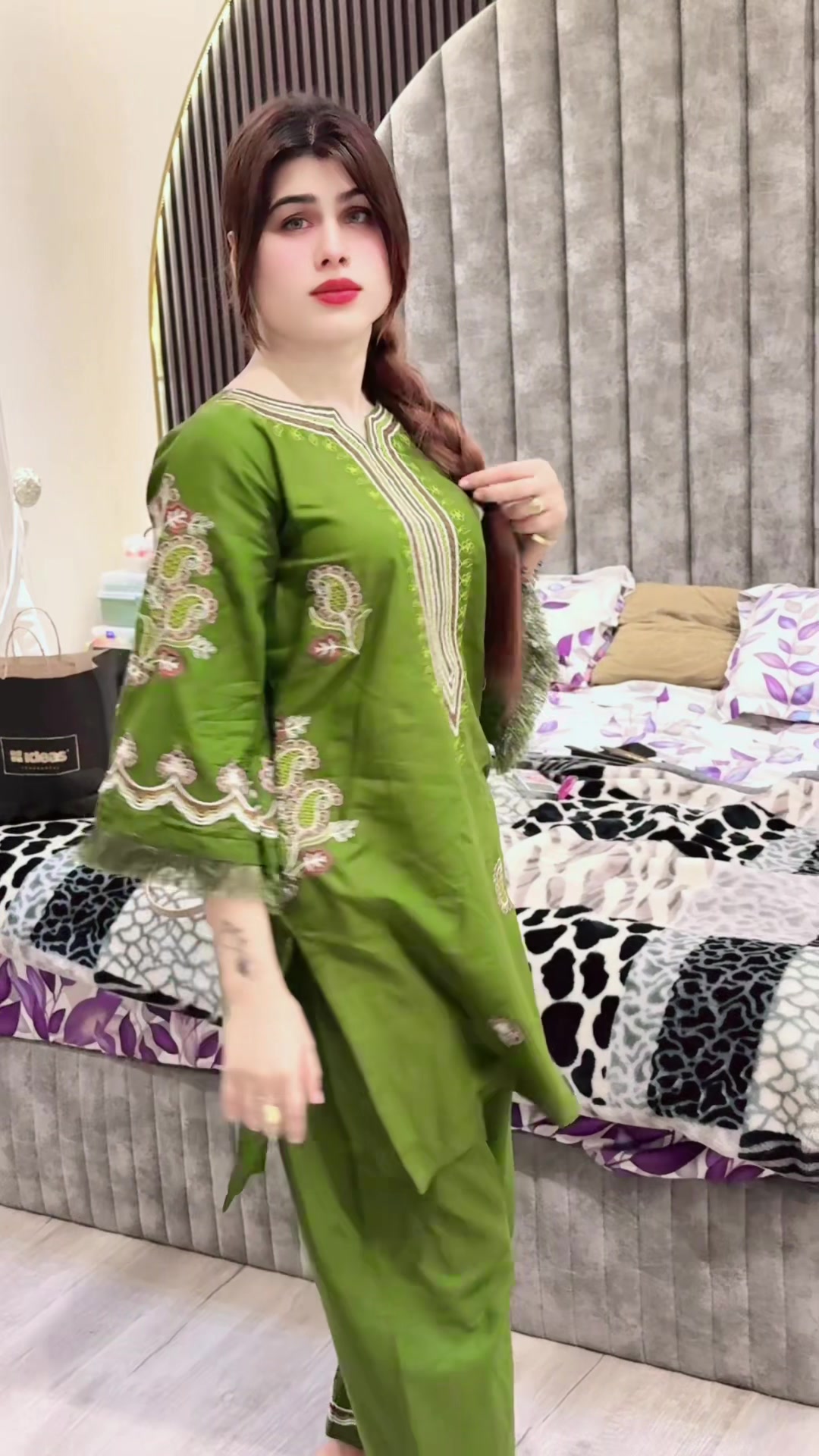 @MAHI 👑