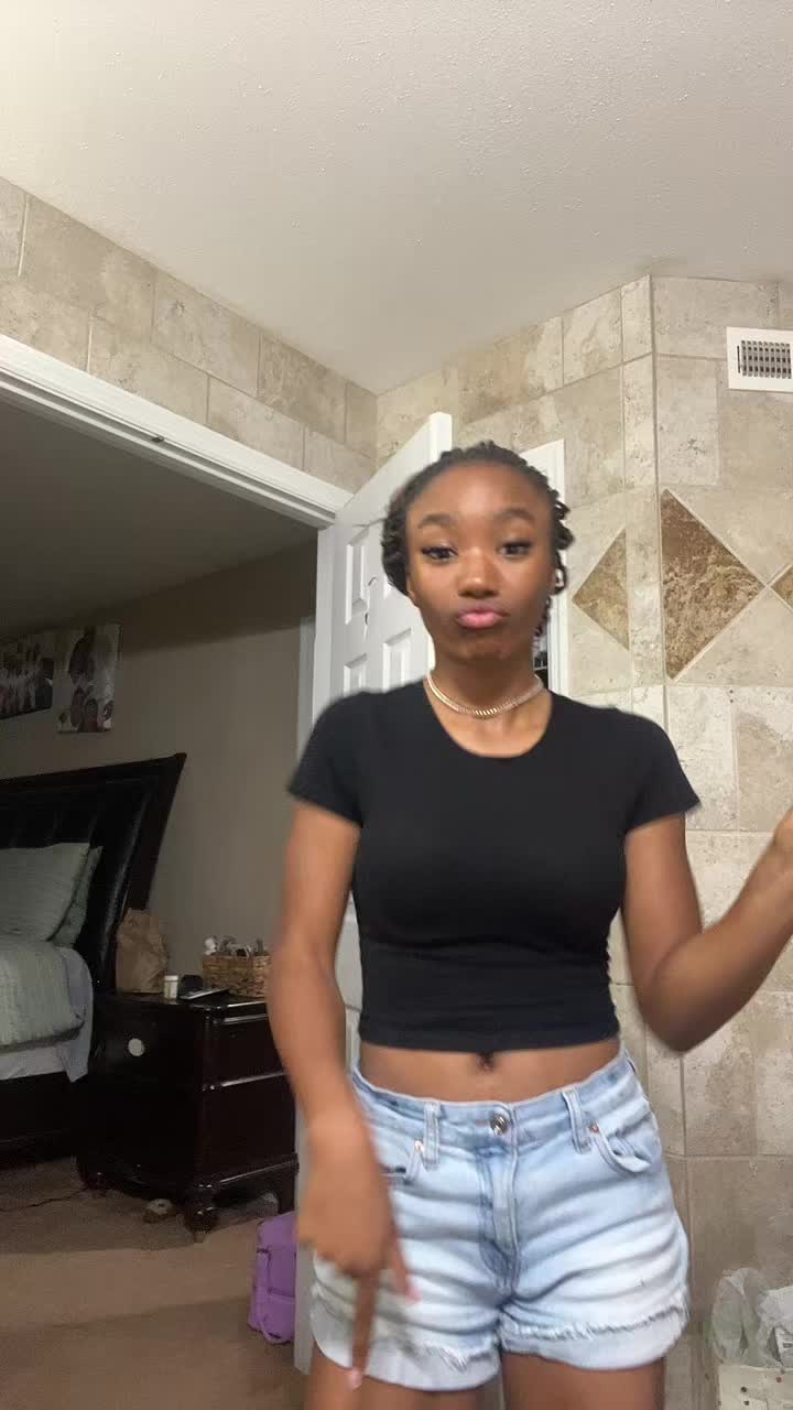 @𝒞𝑒𝓈𝒾𝓁𝓎 👸🏽🎀