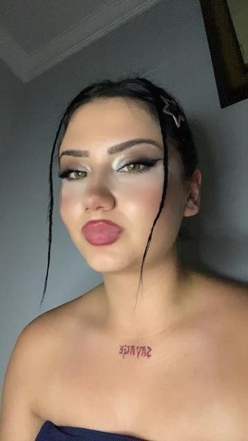 @L A U R A “ 🕷️