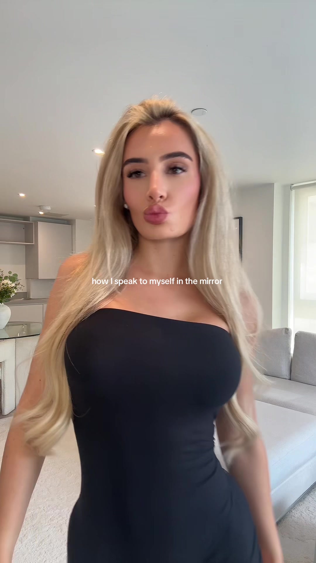 @HollyDemicol