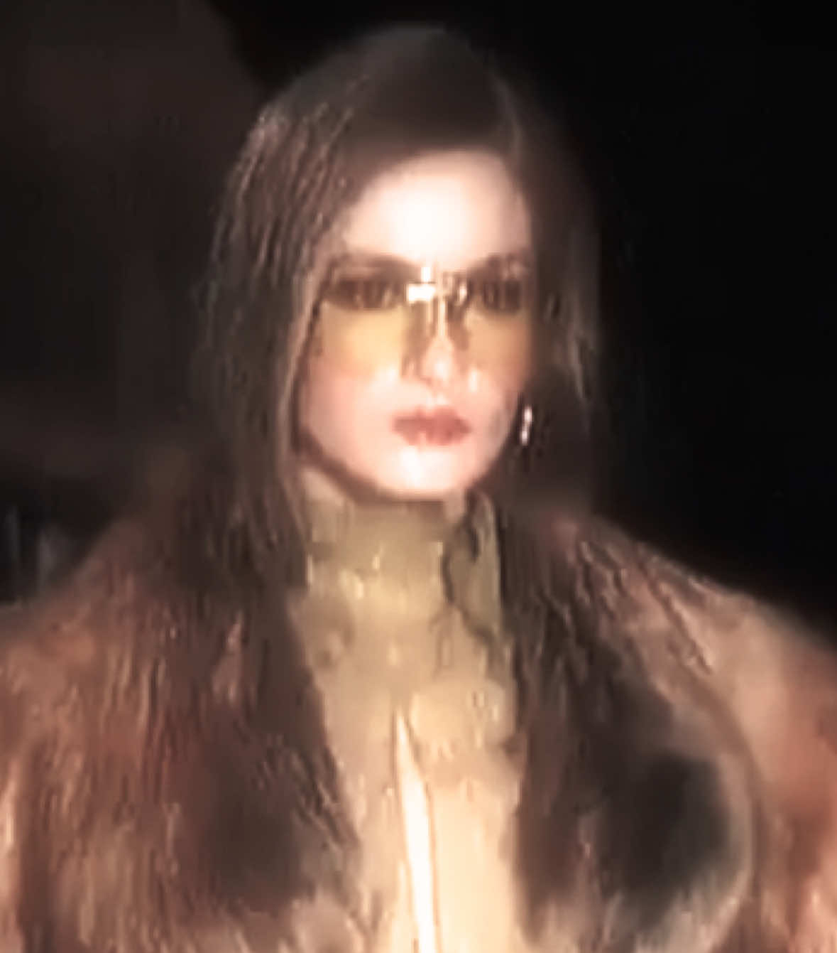 @⃟