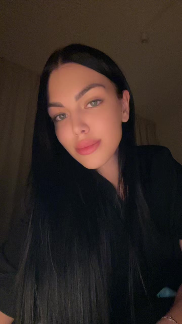 @adelyinna