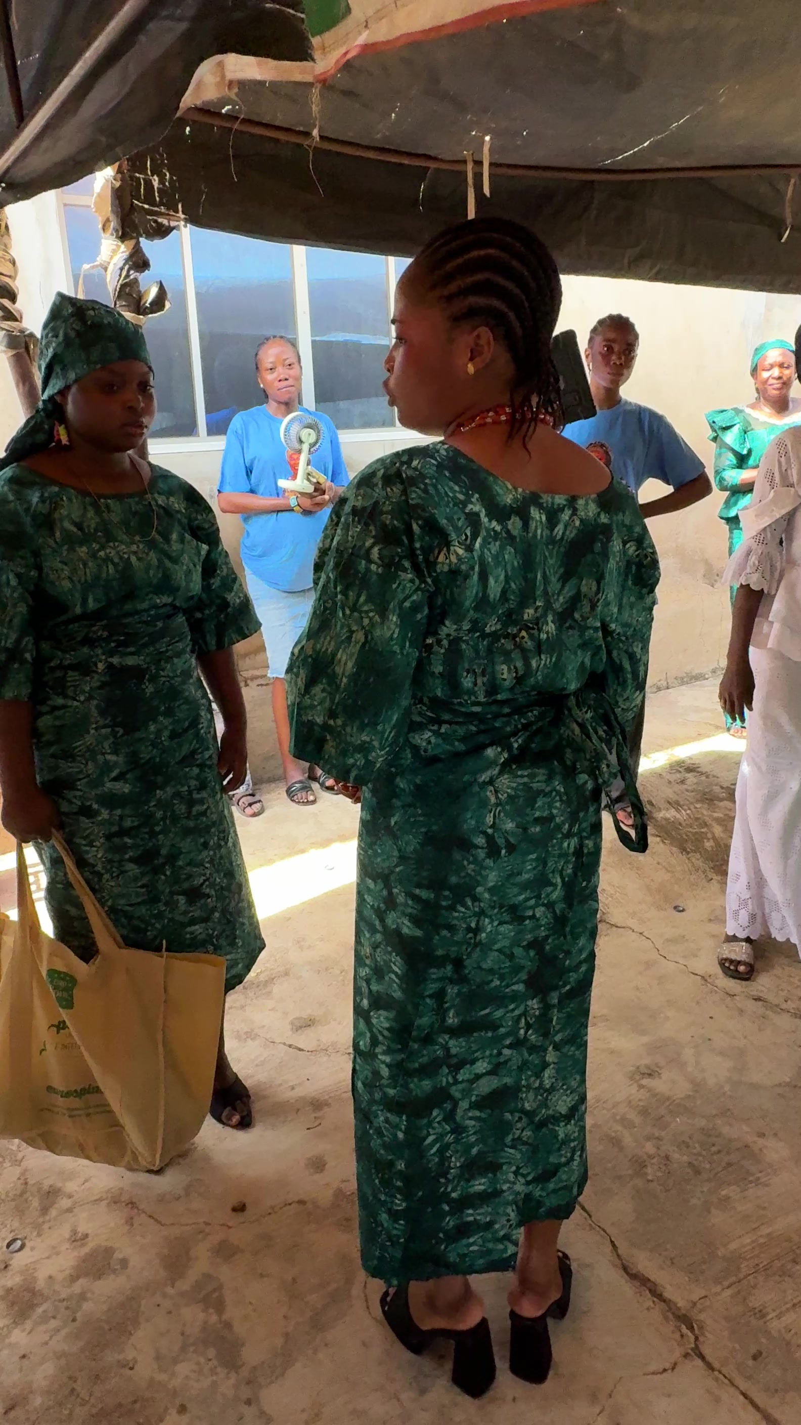 @OMODUNMADE AK&Eacute;W&Igrave;