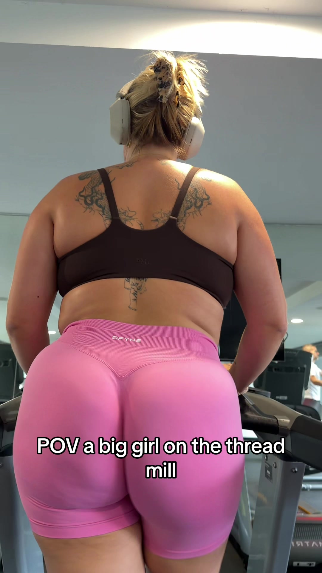 @curvymamilau