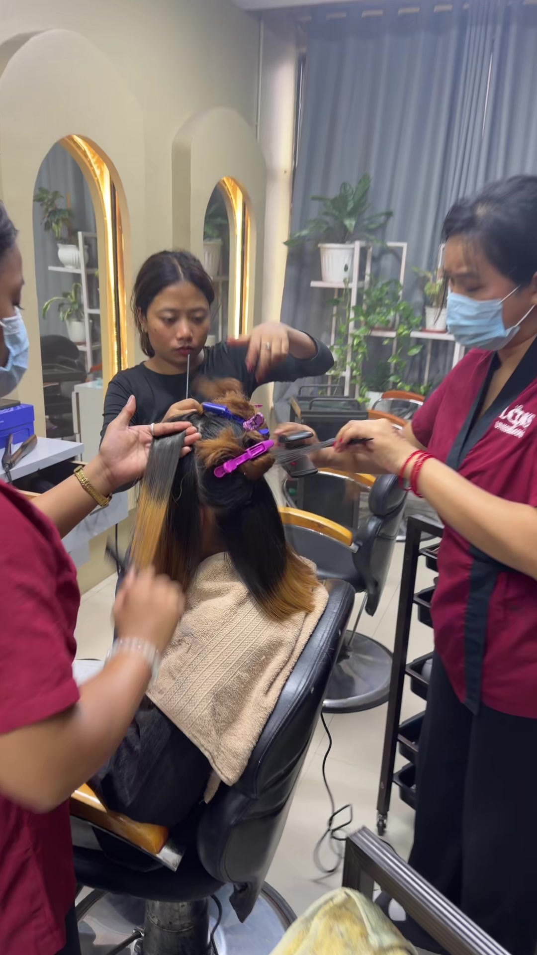 @Looks unisex salon