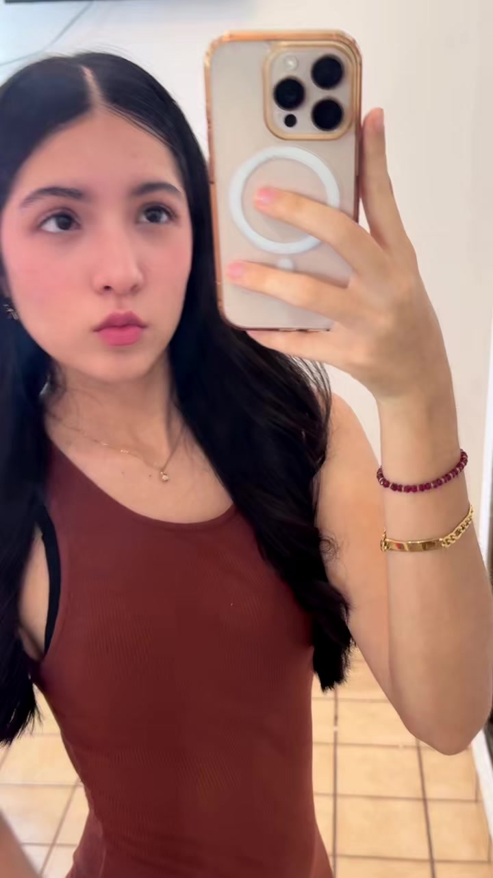 @Vicky4n
