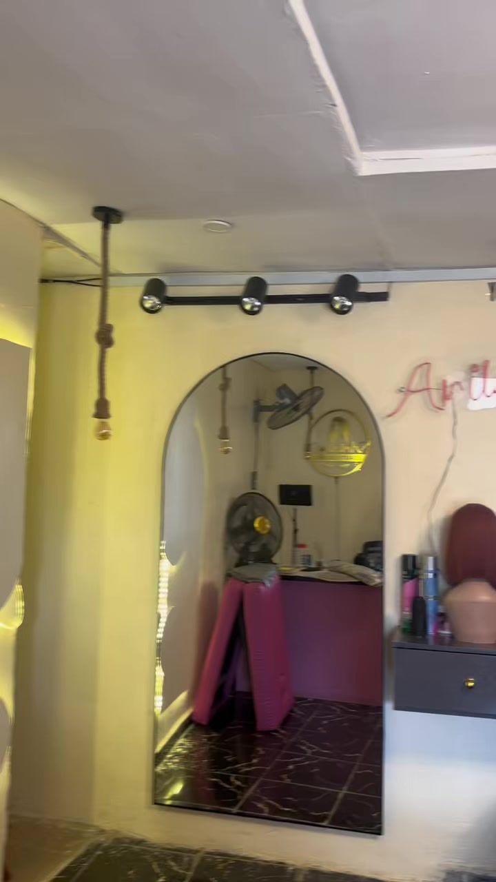 @HAIRSTYLIST IN OYO