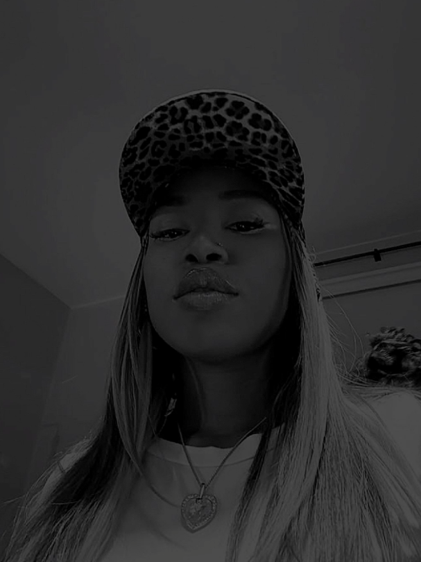 @￴