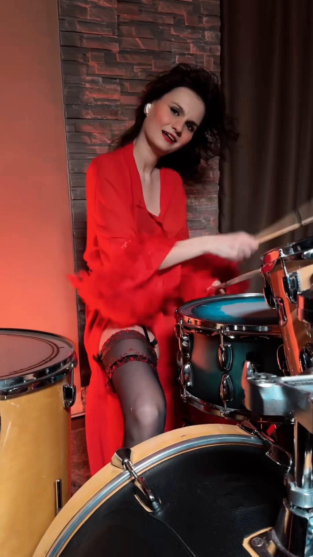 @Tonya and the Drums