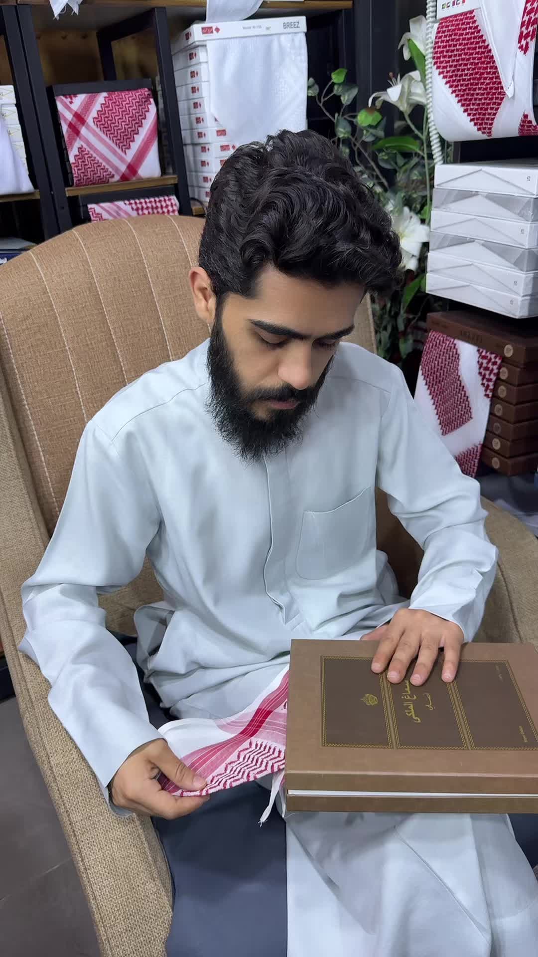 @عمر للزي العربي