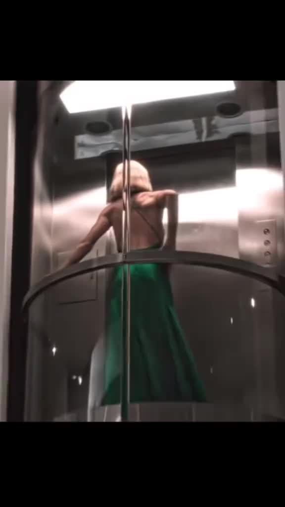 @Elyanora Ezimova