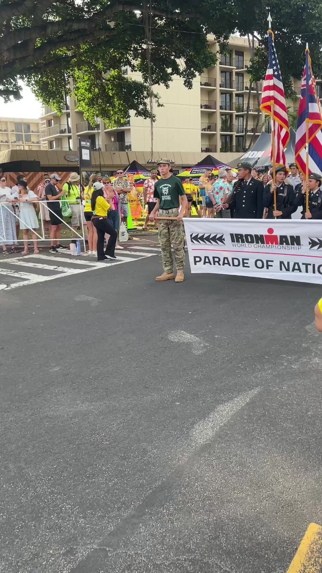 @Moms LioLamor in Hawaii 🇮🇩