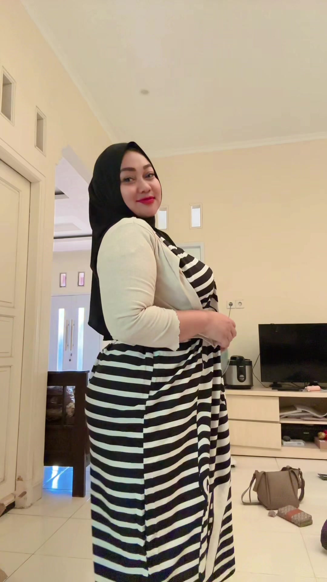 @momihzahwavarel