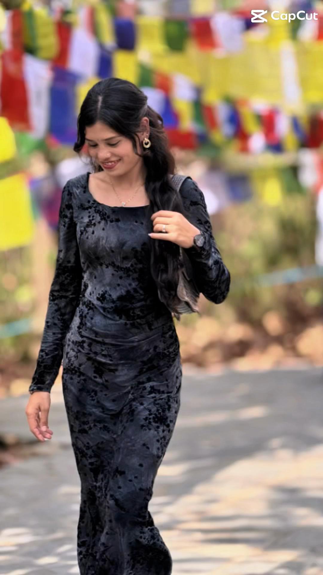 @ऋतु 🦋🖤