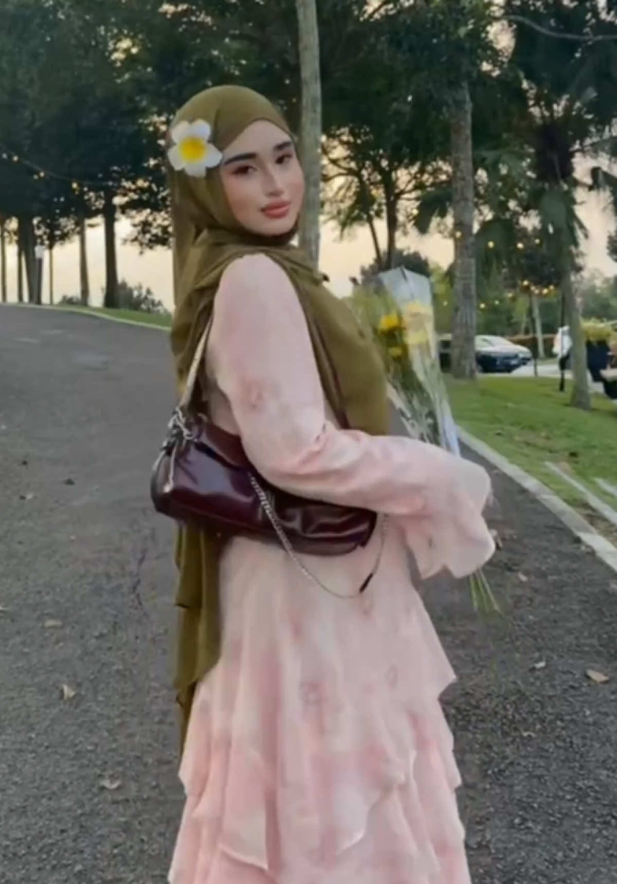 @Laleesa