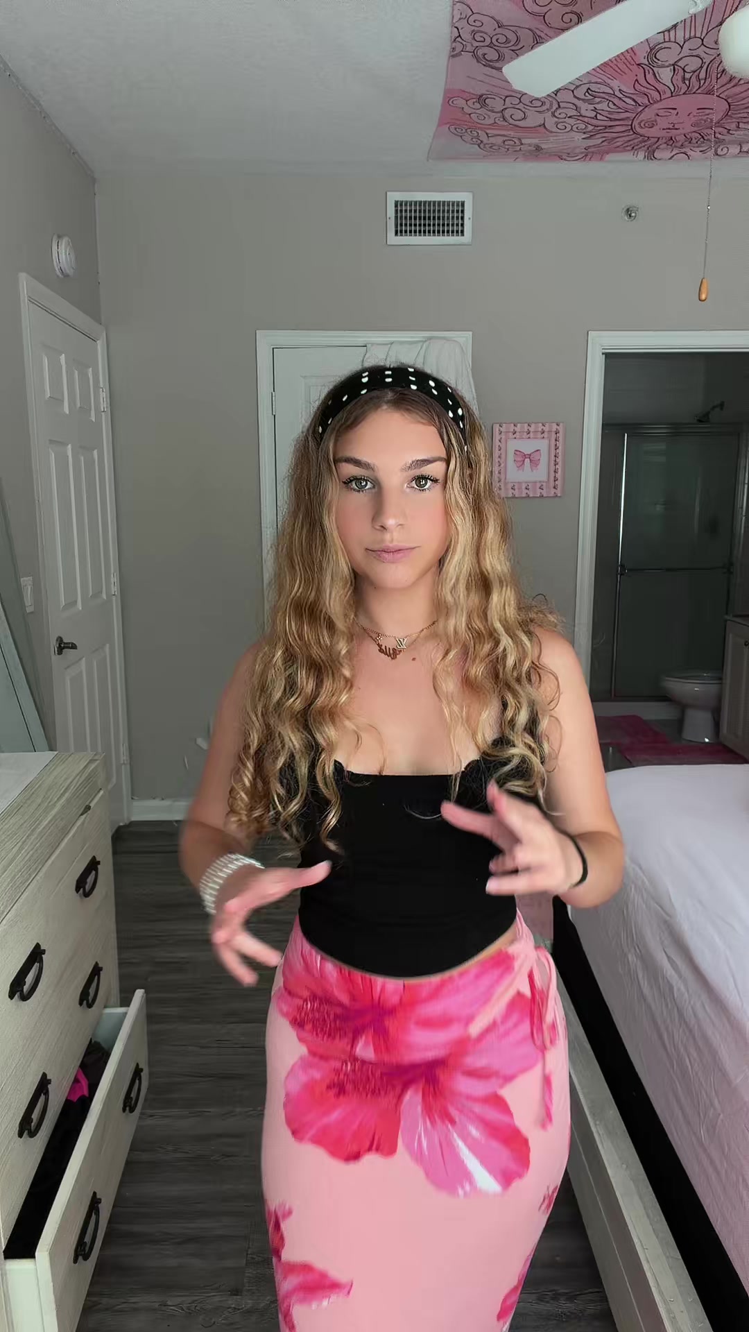 @Theyluvvella