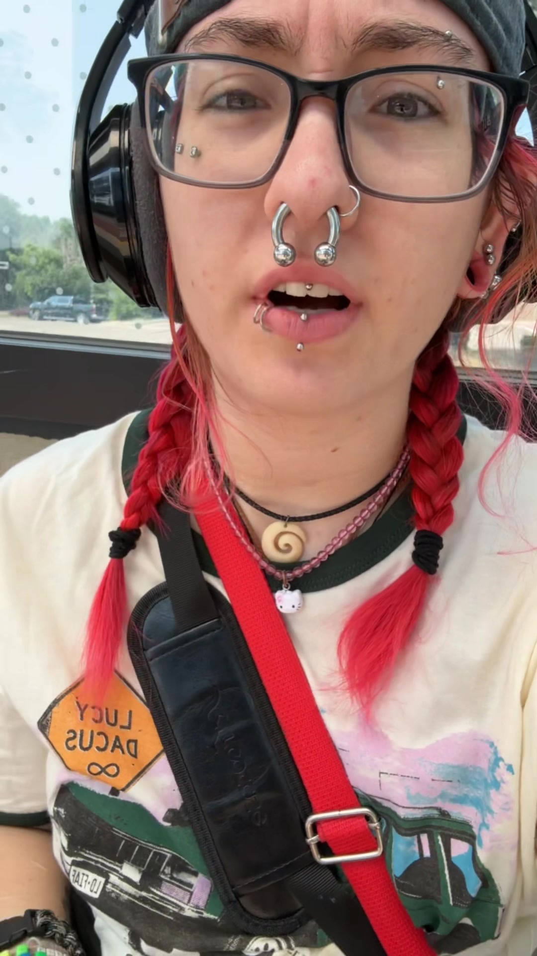 @armless.cum.circle