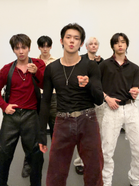 @TOMORROW X TOGETHER