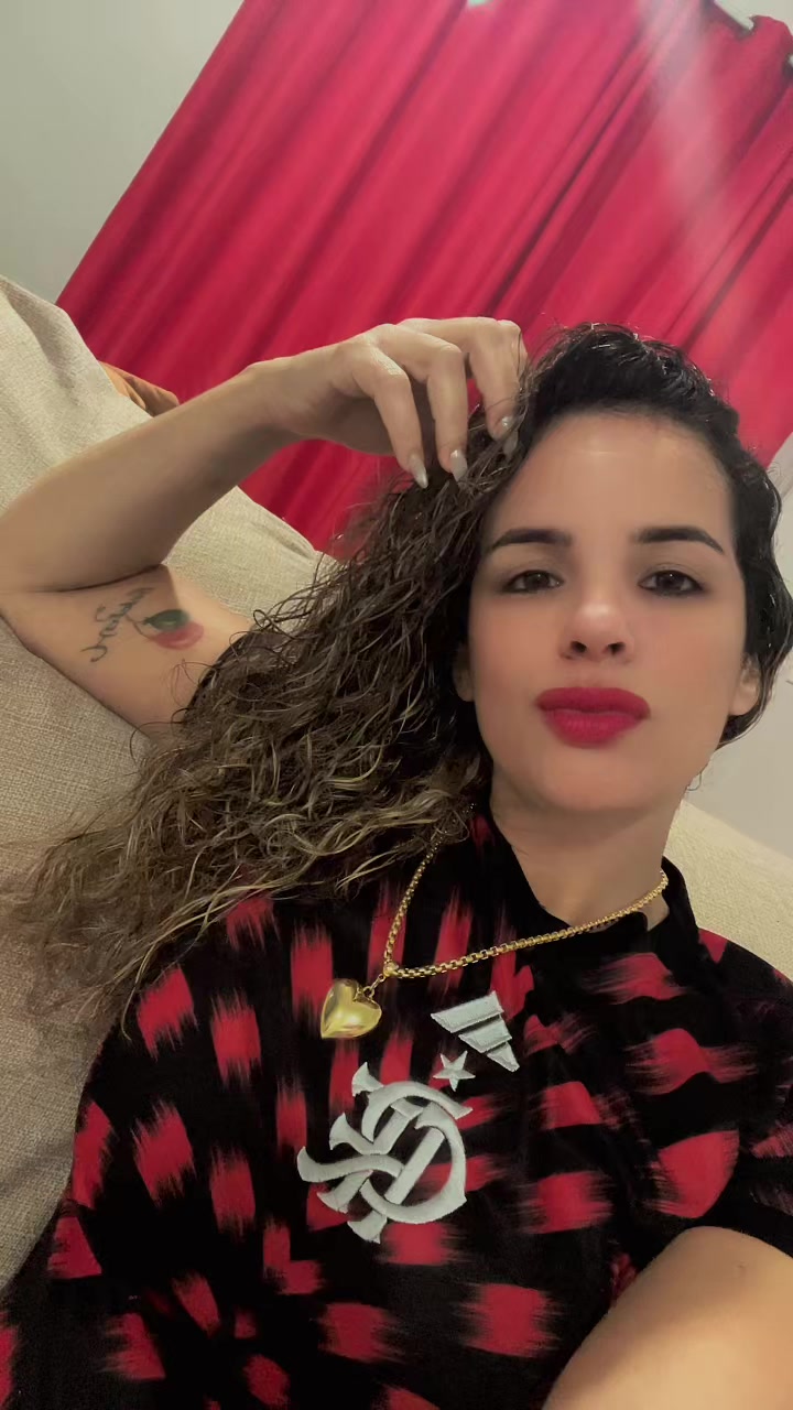 @Alyne França