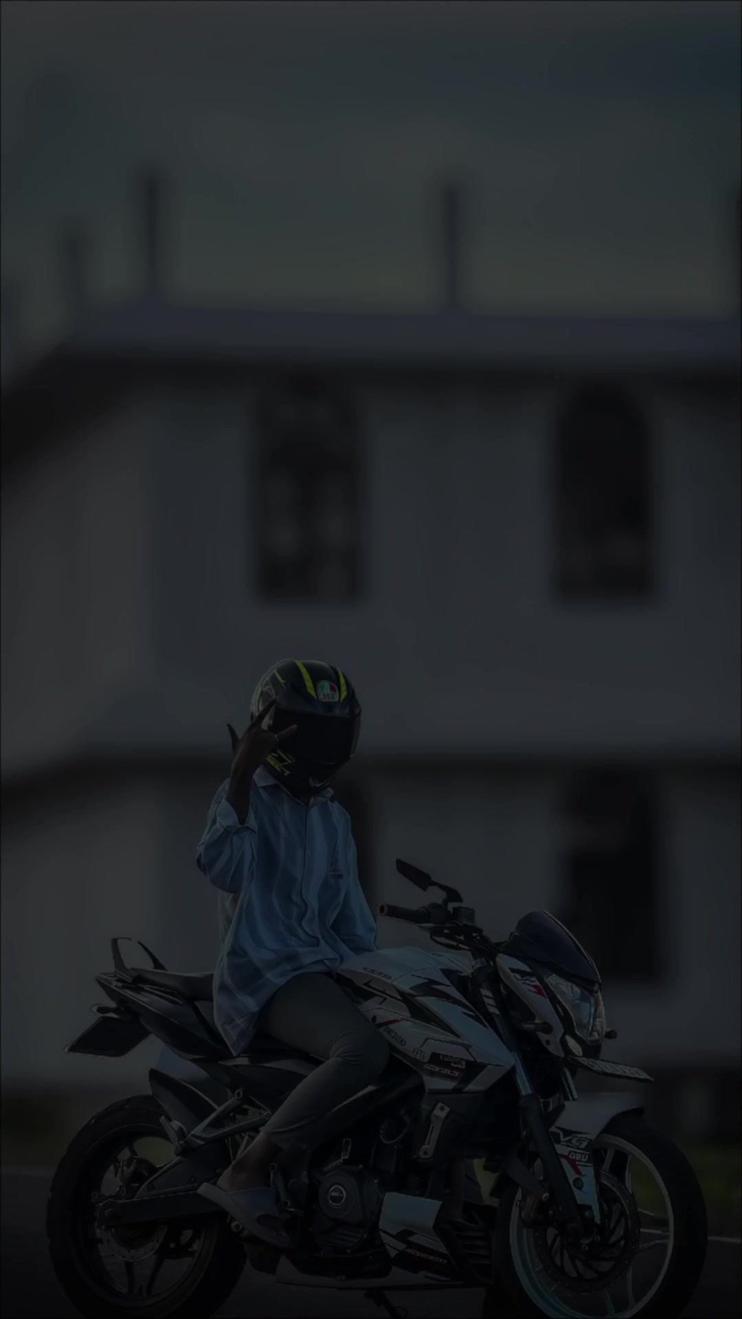 @𝙈 𝘼 𝙉 𝘾 𝙃 𝙐 🕊️