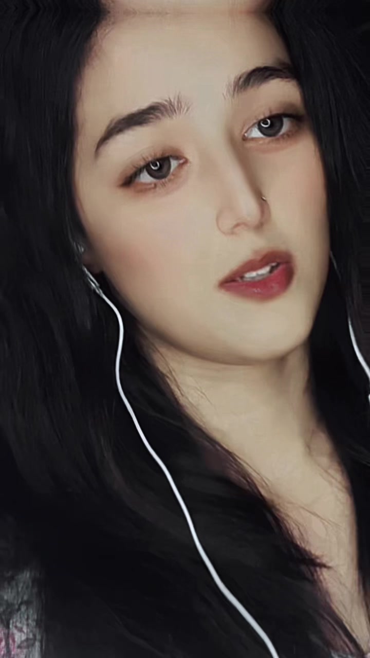 @𝕾𝖆𝖒𝖊𝖊𝖗𝖆 𝕶𝖍𝖆𝖓 🕊️