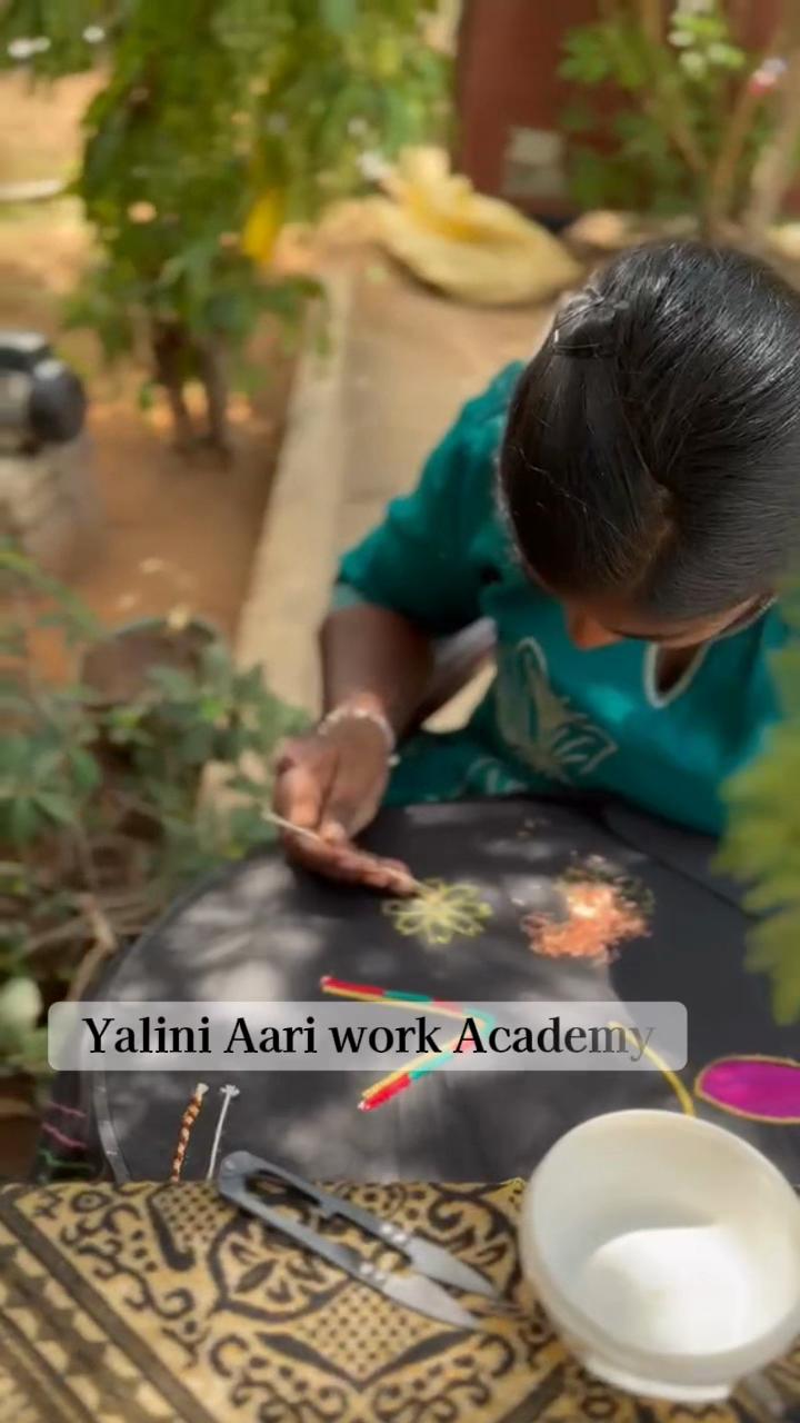 @yalini Aari Designer