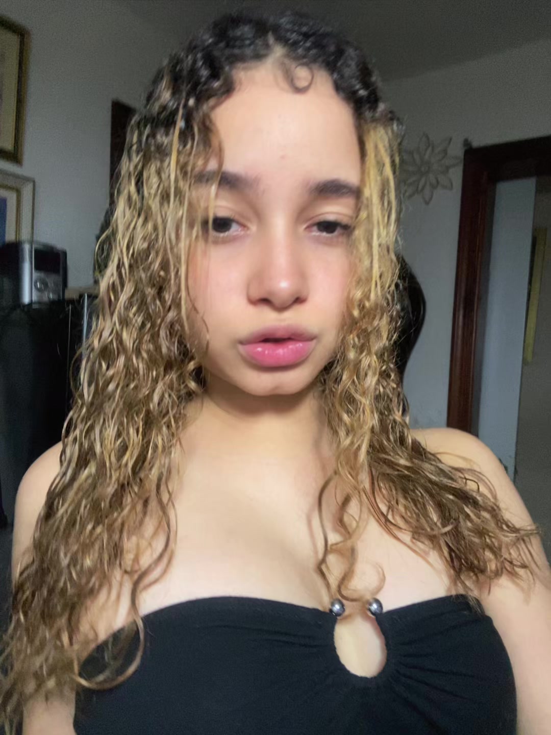 @angela_nin