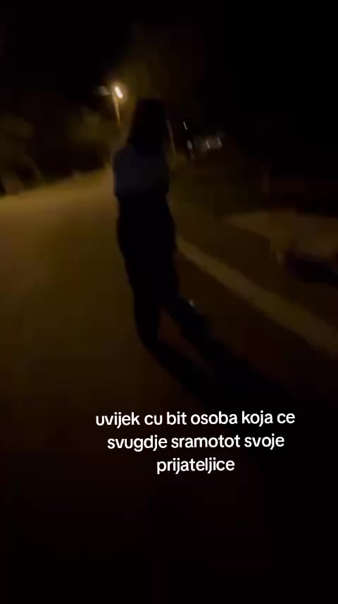 @𝐄