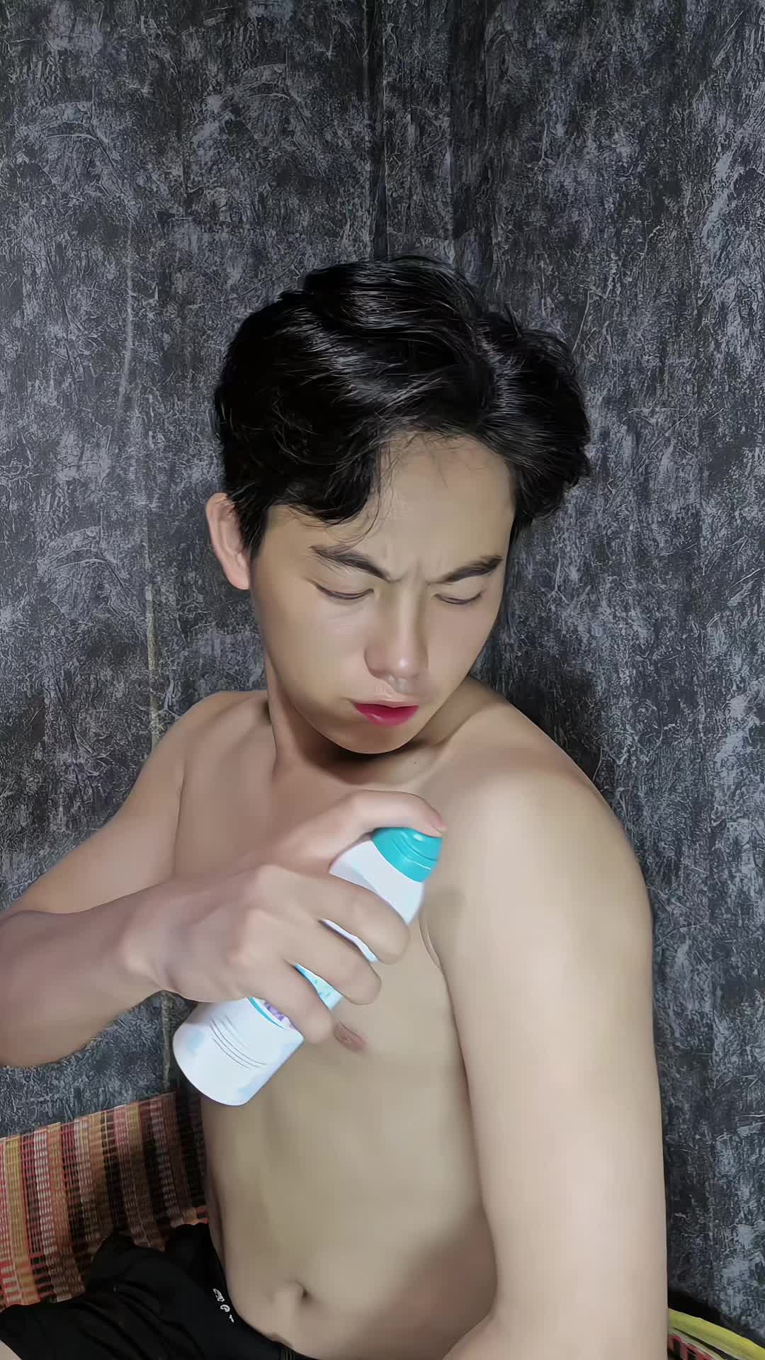 @HO&Agrave;NG VĂN T&Uacute;